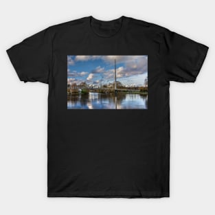 Footbridge Over The Thames At Reading T-Shirt